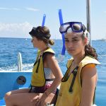 stc-id0003-snorkel-en-barco-vip-con-fondo-de-cristal-cubana-en-cozumel-con-descanso-en-club-de-playa-y-almuerzo-01