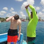 stc-id0003-snorkel-en-barco-vip-con-fondo-de-cristal-cubana-en-cozumel-con-descanso-en-club-de-playa-y-almuerzo-10